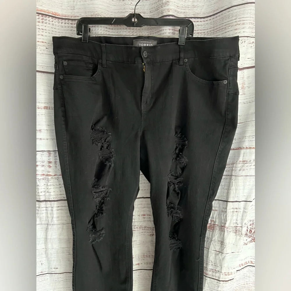 TORRID BOMBSHELL SKINNY PREMIUM STRETCH HIGH-RISE DESTRUCTED JEAN. Size 24R - Picture 3 of 11